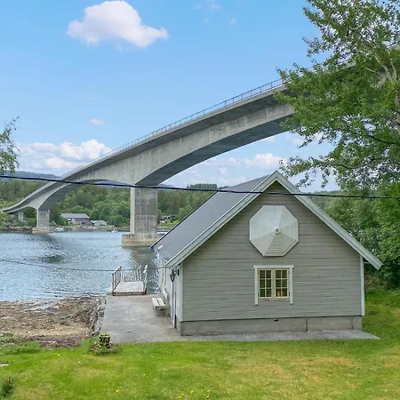 Gorgeous In Oydegard With Harbor View Holiday home Oygarden
